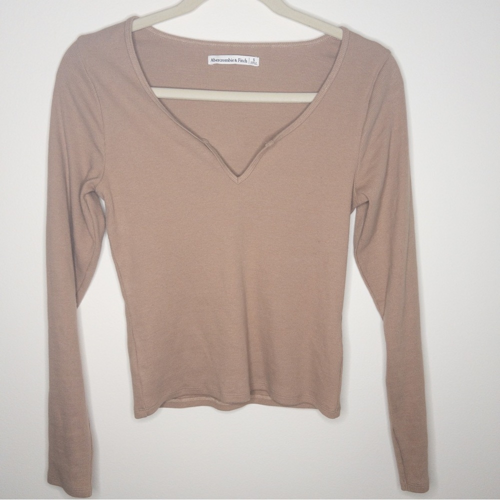 Abercrombie & Fitch Ribbed Notched Neck Fitted Long Sleeve Top